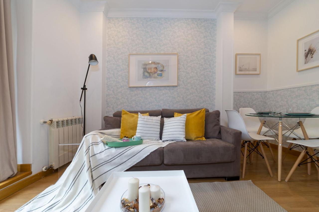Apartamentos Gran Via Madrid Bagian luar foto