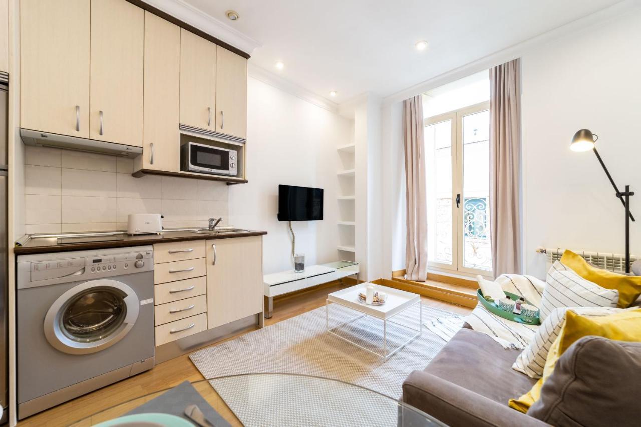 Apartamentos Gran Via Madrid Bagian luar foto
