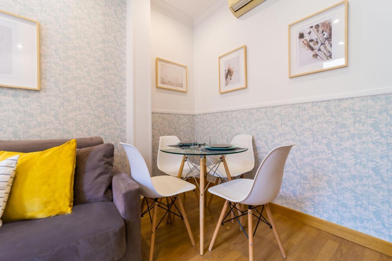 Apartamentos Gran Via Madrid Bagian luar foto