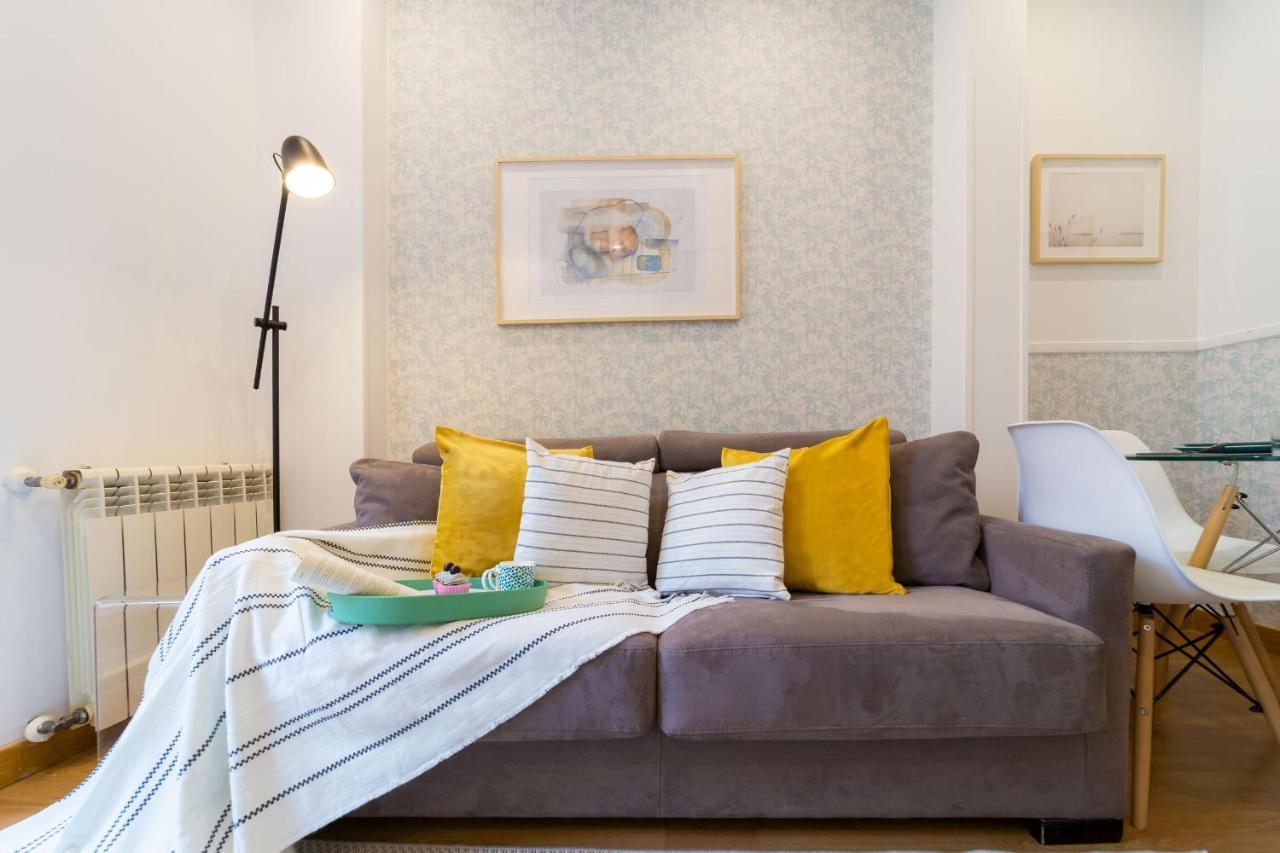 Apartamentos Gran Via Madrid Bagian luar foto