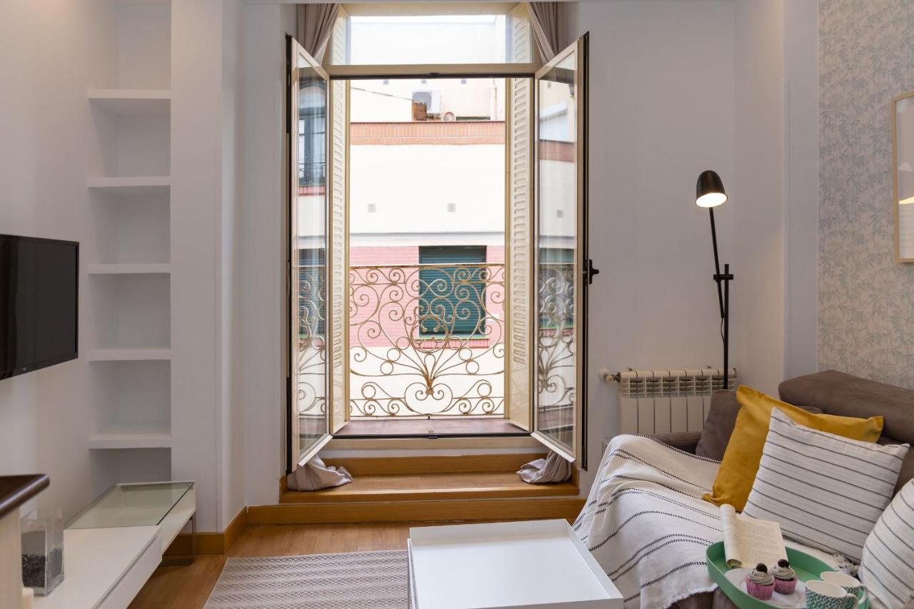 Apartamentos Gran Via Madrid Bagian luar foto