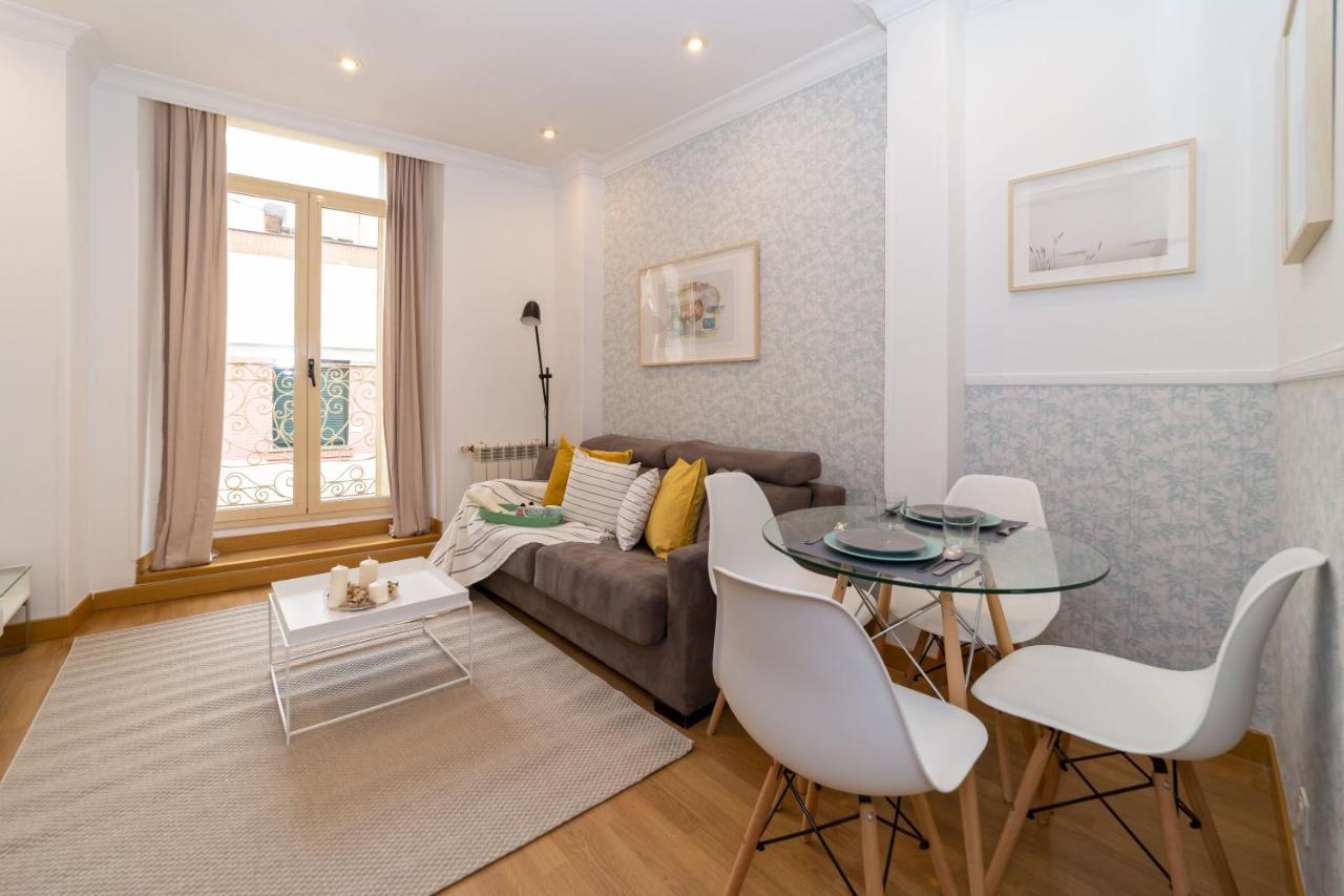 Apartamentos Gran Via Madrid Bagian luar foto