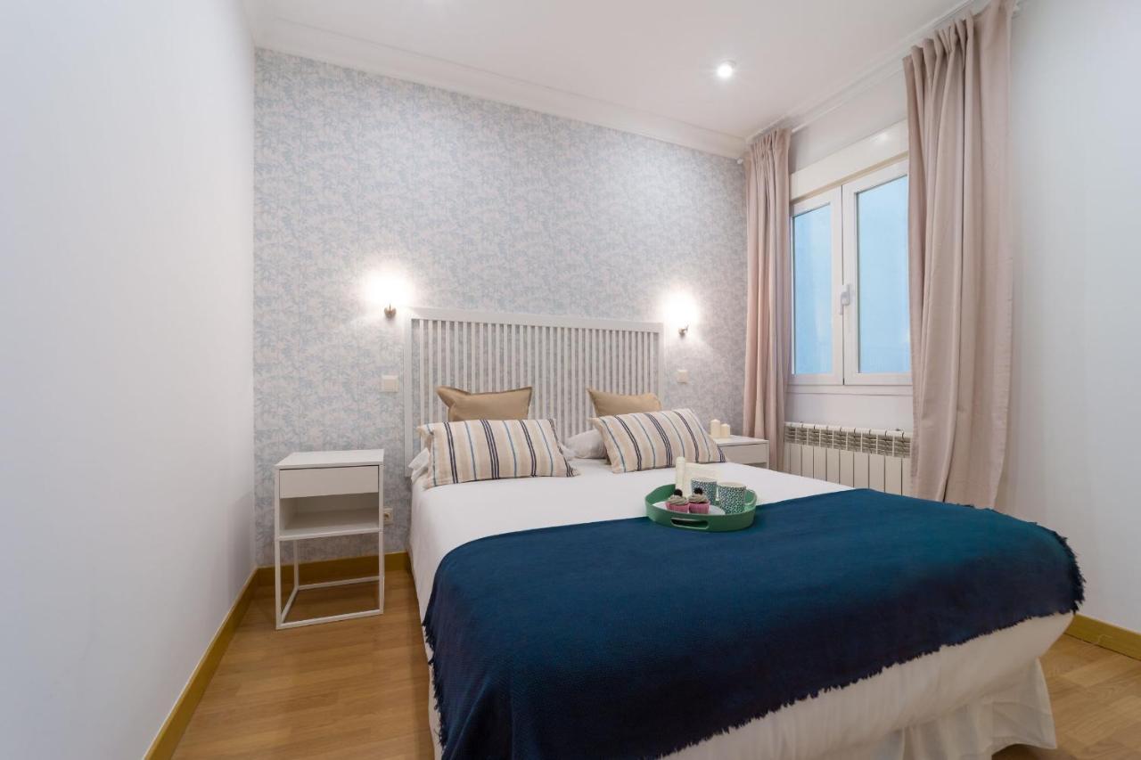 Apartamentos Gran Via Madrid Bagian luar foto