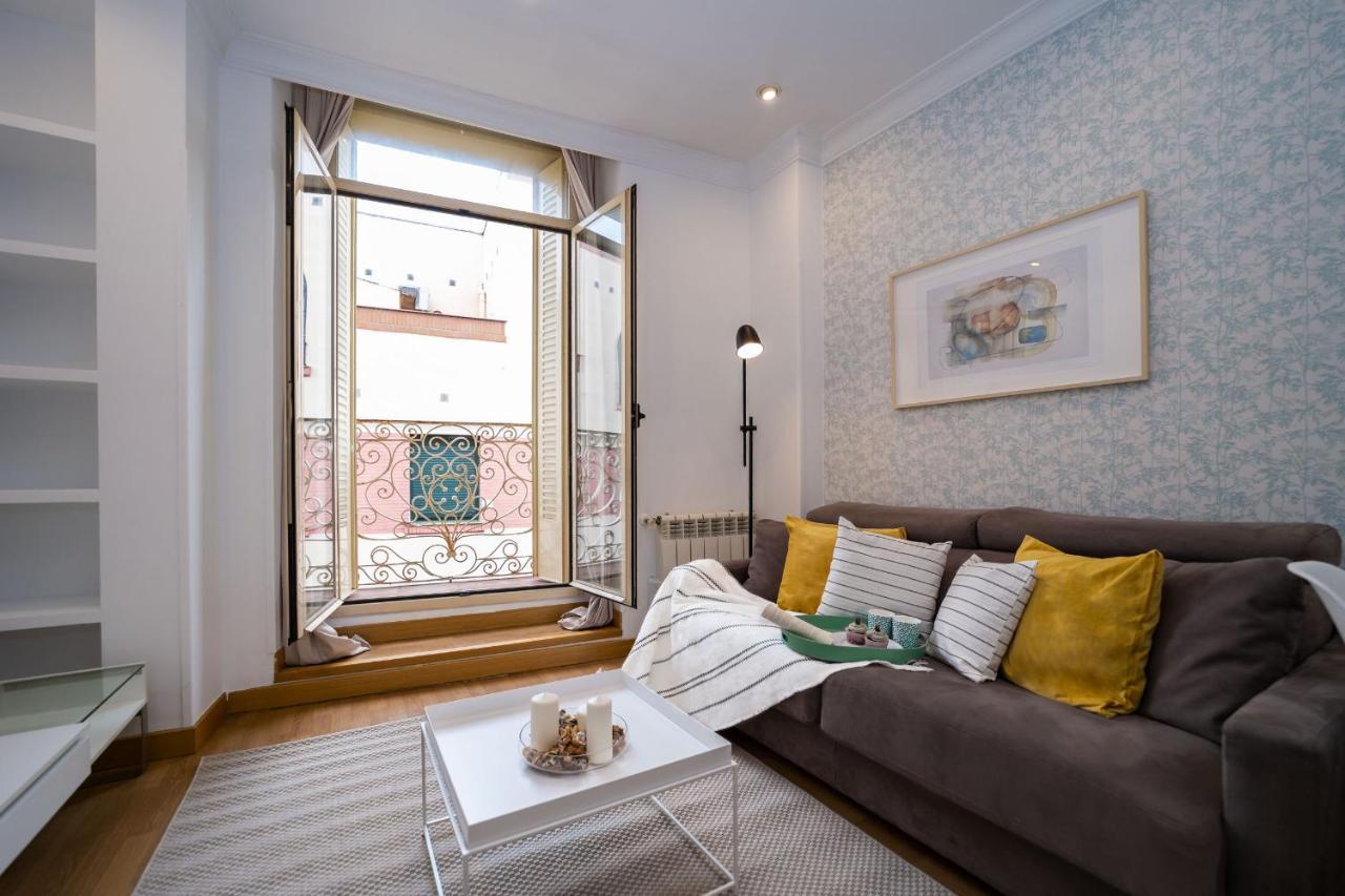 Apartamentos Gran Via Madrid Bagian luar foto