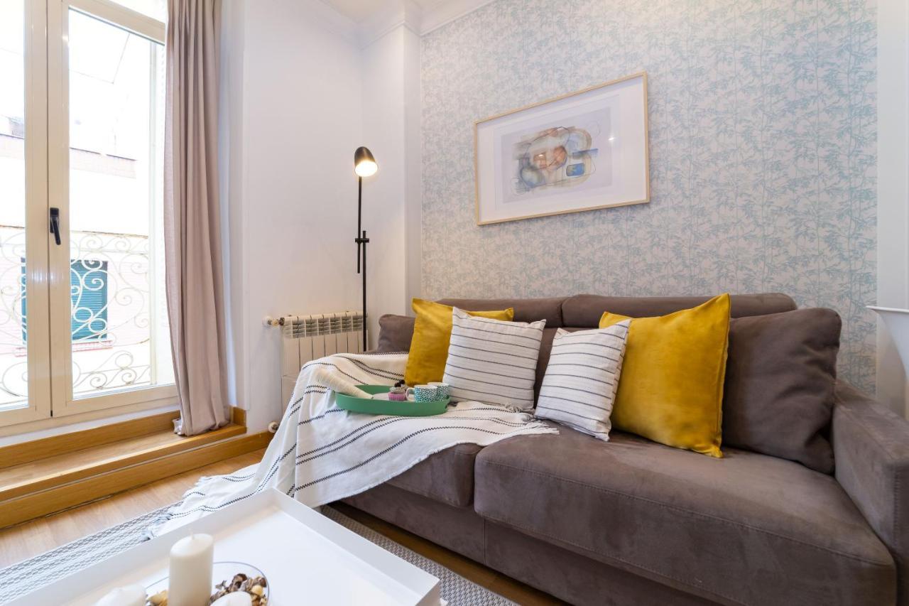 Apartamentos Gran Via Madrid Bagian luar foto