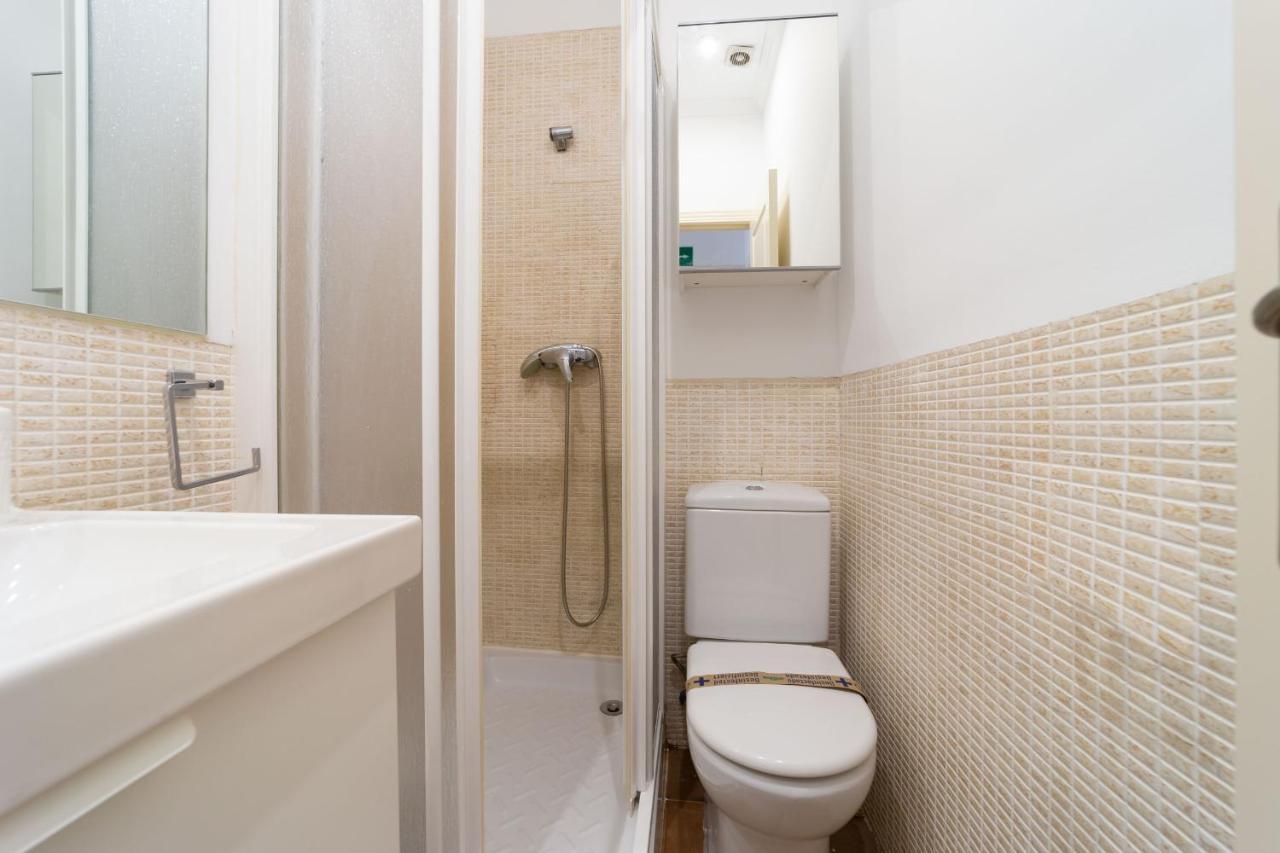 Apartamentos Gran Via Madrid Bagian luar foto