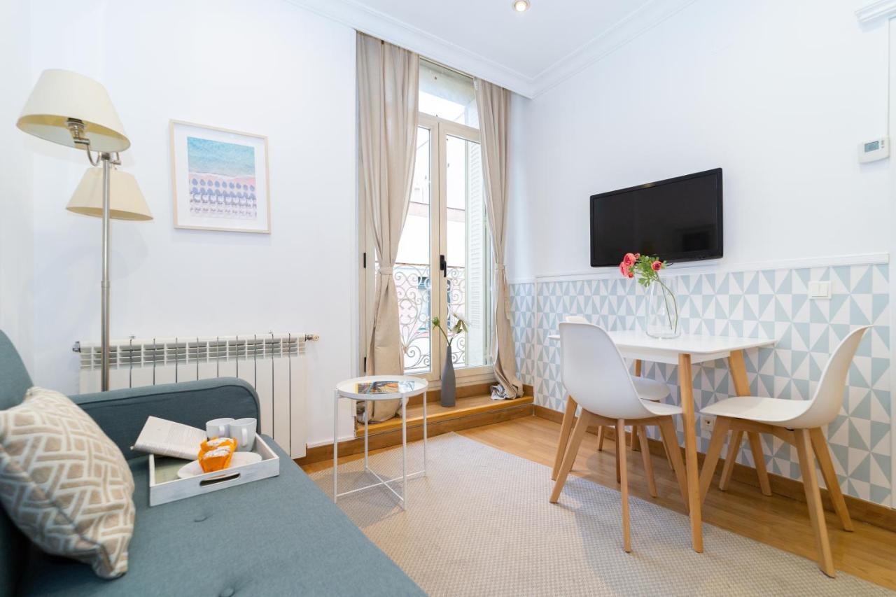 Apartamentos Gran Via Madrid Bagian luar foto