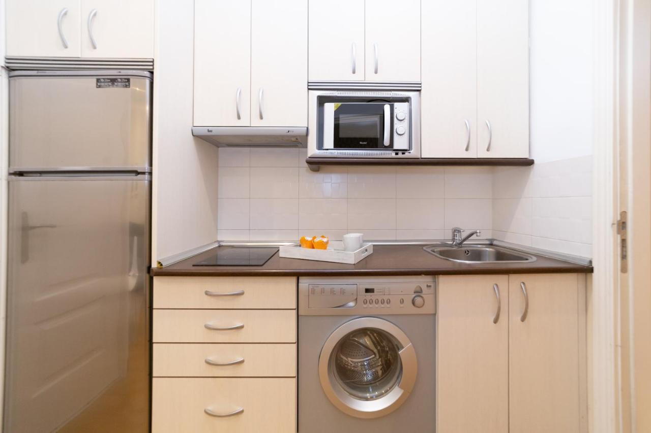 Apartamentos Gran Via Madrid Bagian luar foto