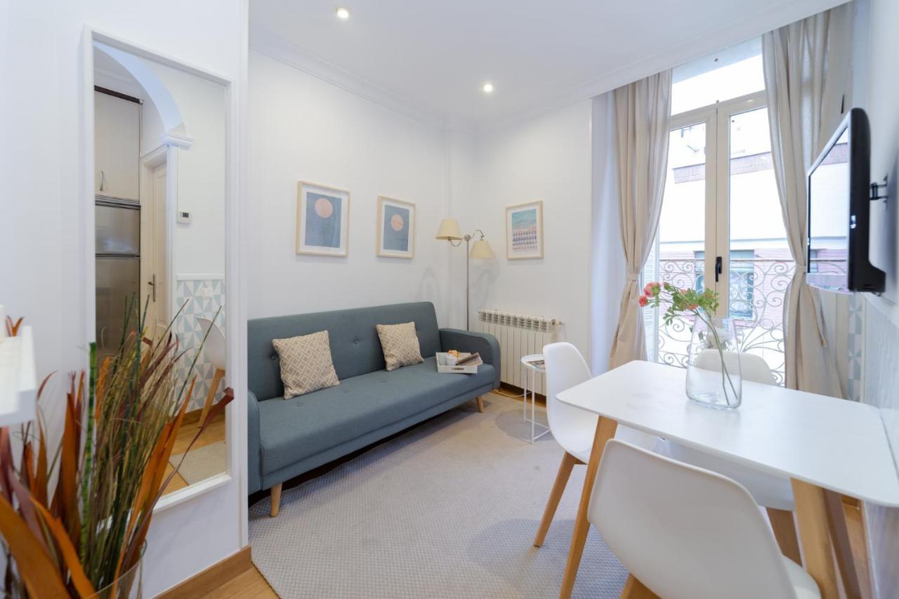 Apartamentos Gran Via Madrid Bagian luar foto
