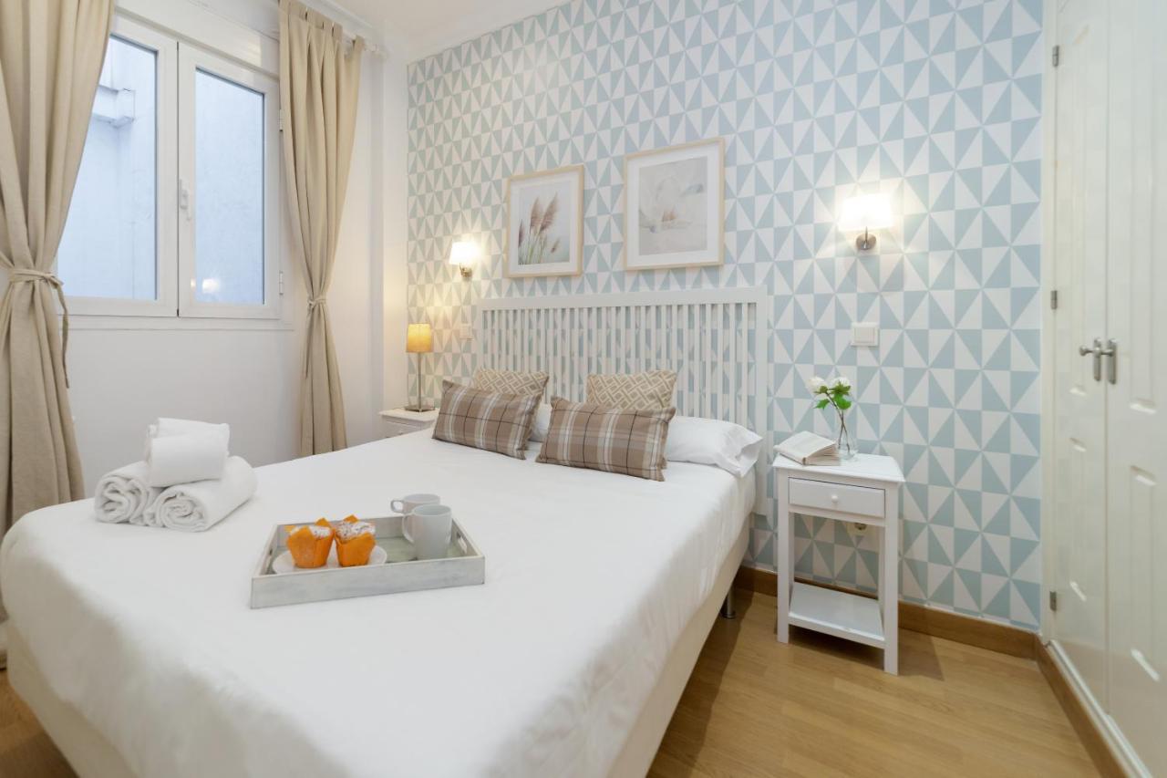 Apartamentos Gran Via Madrid Bagian luar foto