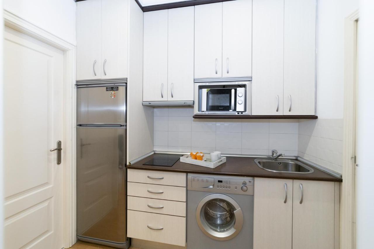 Apartamentos Gran Via Madrid Bagian luar foto