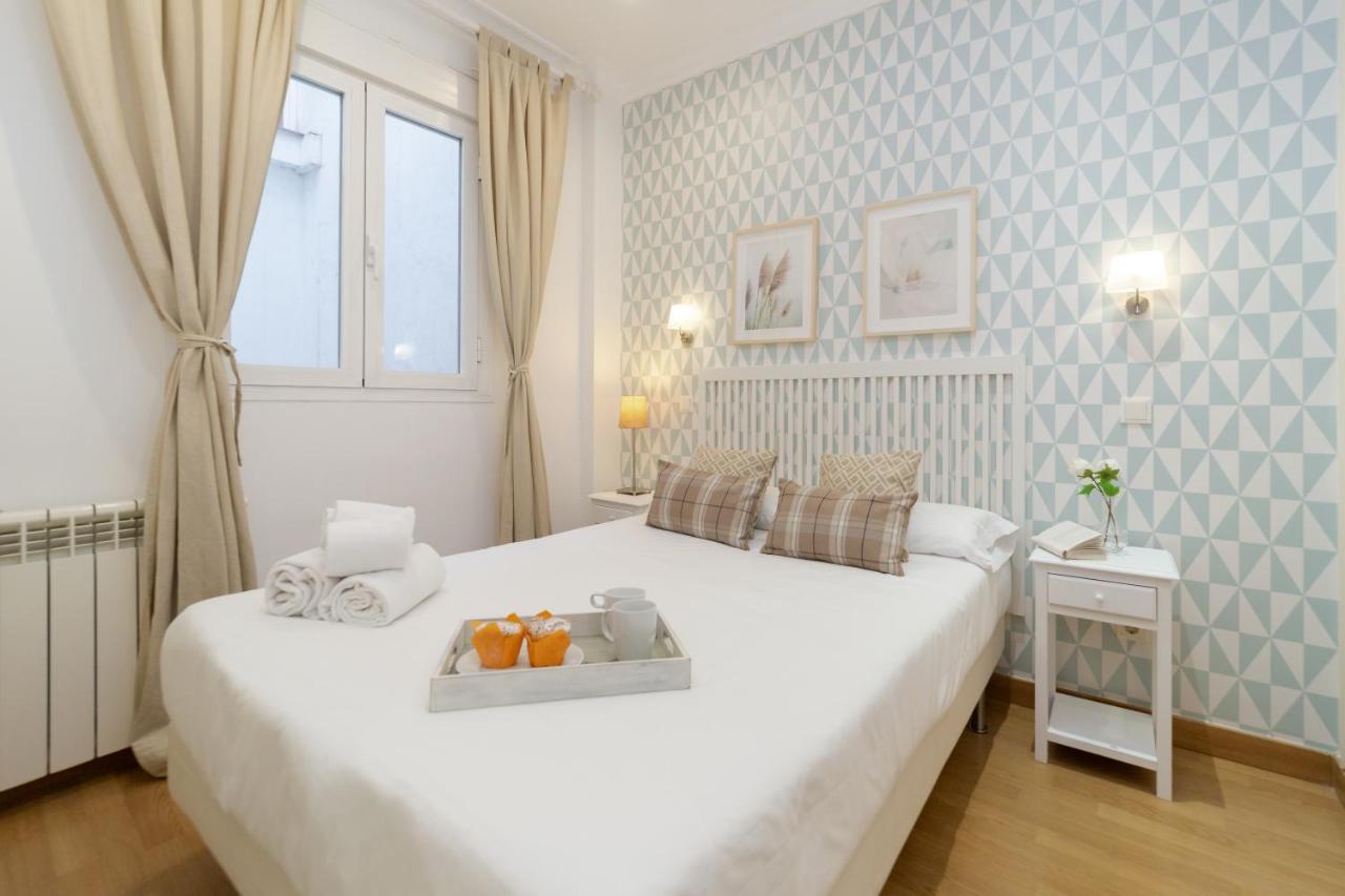 Apartamentos Gran Via Madrid Bagian luar foto