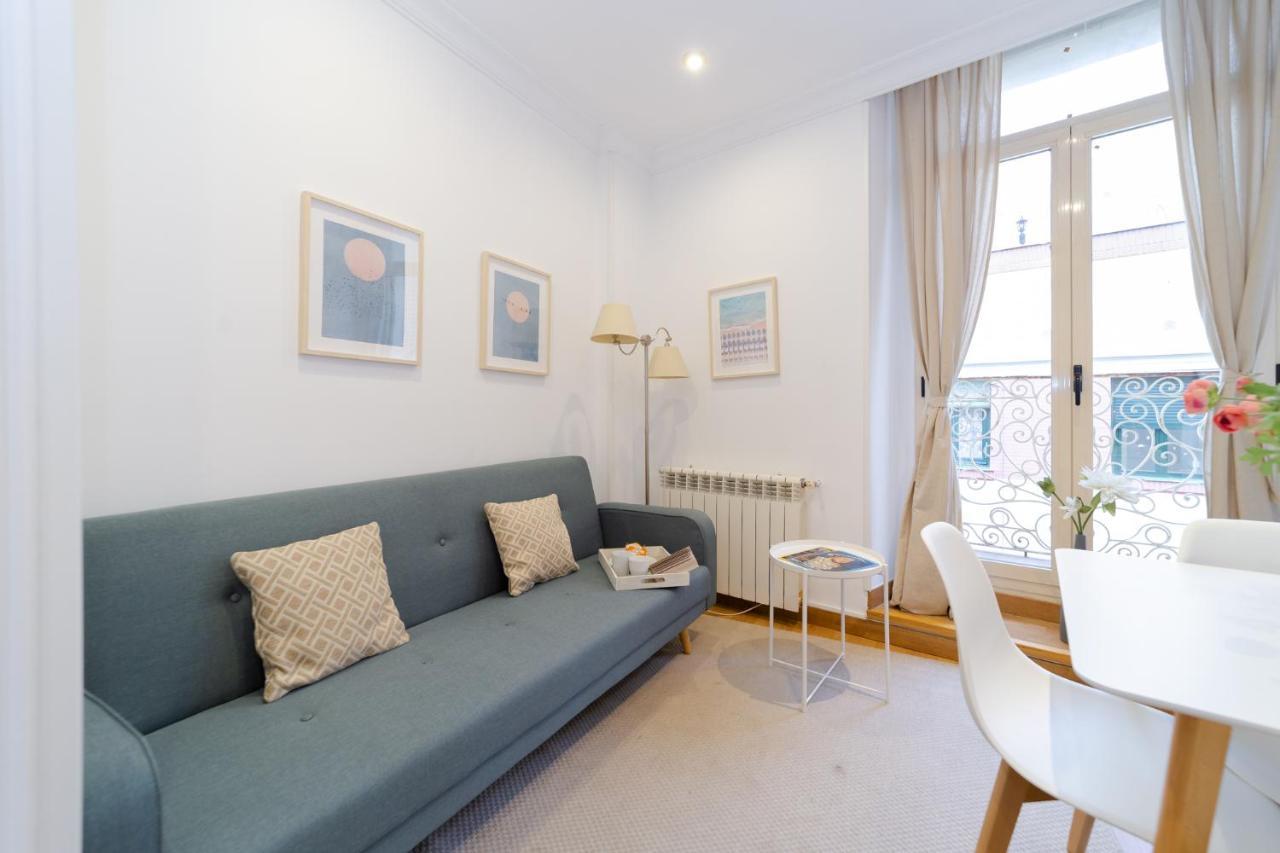 Apartamentos Gran Via Madrid Bagian luar foto