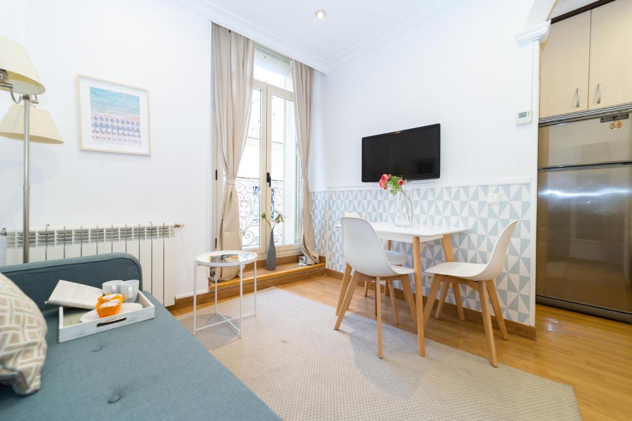 Apartamentos Gran Via Madrid Bagian luar foto
